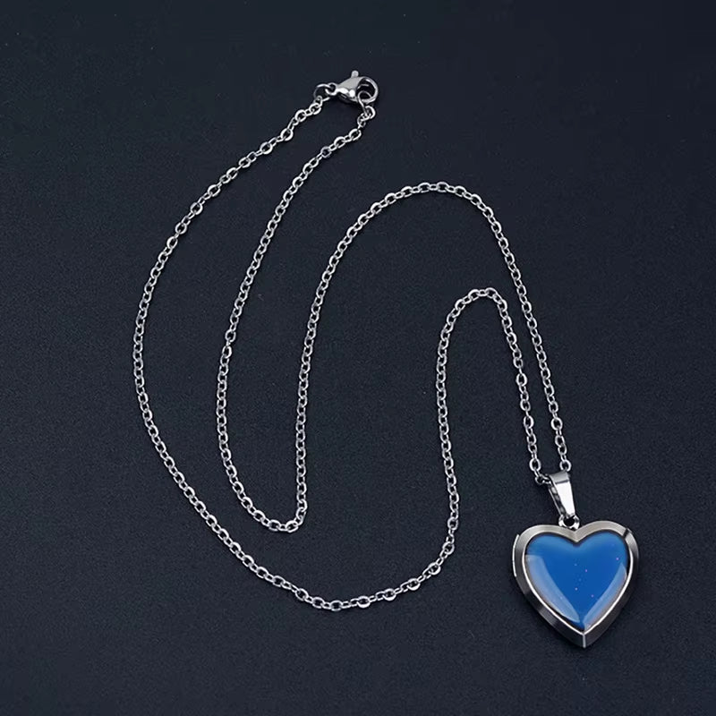 Color-Changing Heart Locket Necklace – Temperature Control Photo Pendant