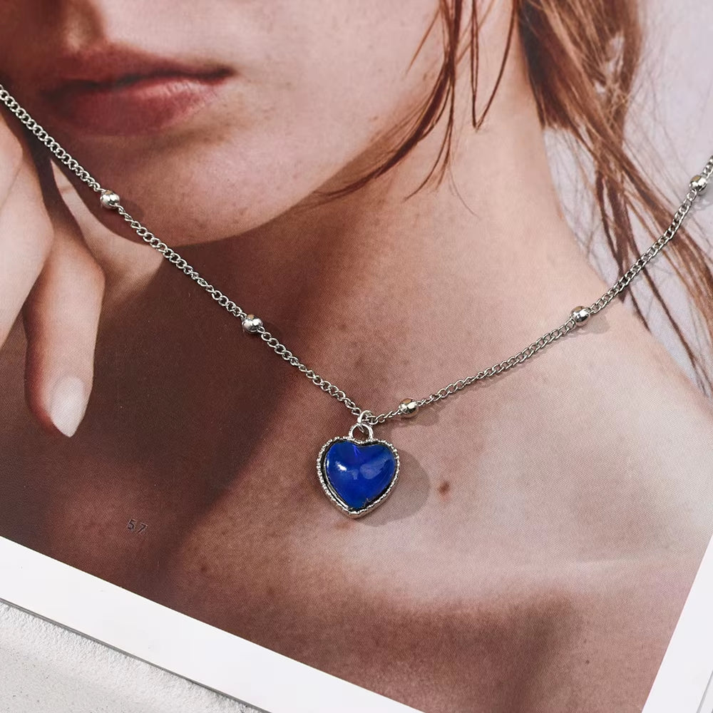 Color-Changing Heart Locket Necklace – Temperature Control Photo Pendant
